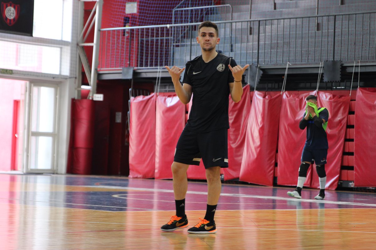 CASLAFutsal's tweet photo. ¡Buen lunes, Ciclón! 🤙🏻 https://t.co/FW7Mm8TFhS