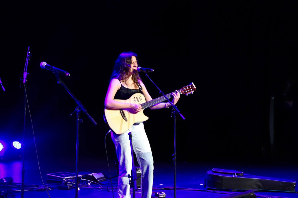 LoyolaAnd's tweet photo. Tercer concierto de la I Edición de Auditorio Abierto. Nuestros estudiantes y el resto de participantes siguen progresando con sus trabajos. Cada vez queda menos para el concierto final 🎸¡Apoyamos el #talento! @aonissancartuja https://t.co/xGej47nEOB