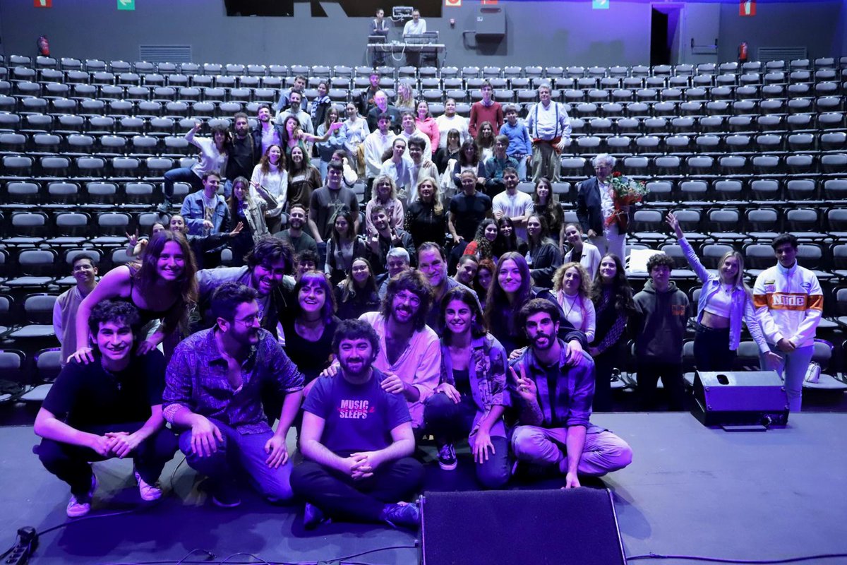 LoyolaAnd's tweet photo. Tercer concierto de la I Edición de Auditorio Abierto. Nuestros estudiantes y el resto de participantes siguen progresando con sus trabajos. Cada vez queda menos para el concierto final 🎸¡Apoyamos el #talento! @aonissancartuja https://t.co/xGej47nEOB