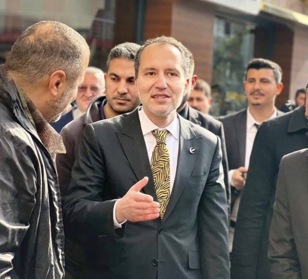 burhanaksu13's tweet photo. ERBAKAN'ın ak partiye ittifak için şart koştuğu insani ve islami 30 maddeyi kabul etmemesi gerçekten büyük bir hatadır. Bundan sonra bize ve ezilen tüm inançlı insanlara Allah için düşen görev  "Hak geldi batıl zail oldu" ayetine uyarak F. ERBAKAN ve Y.R.Partisini desteklemektir. https://t.co/GjGmqLLf6a