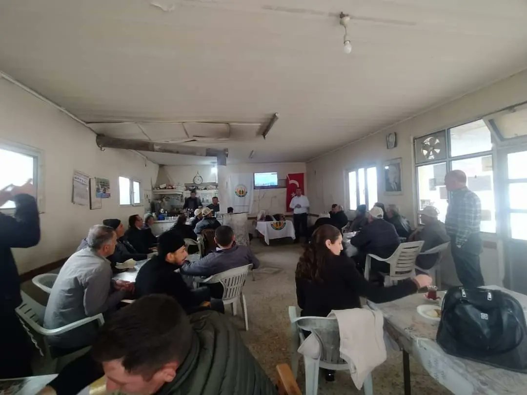bolge_izmir_tkk's tweet photo. İştirakimiz Gübre Fabrikaları T.A.Ş. firması ürünlerinin tanıtılması kapsamında Bölge Birliği’mize bağlı 227 Sayılı Gölmarmara Tarım Kredi Kooperatifinde Gübretaş  firması Bitki Besleme Ürünleri hakkında bilgilendirme ve ortaklarla istişare edilerek köy toplantısı yapıldı. https://t.co/tPbfaHHKiq