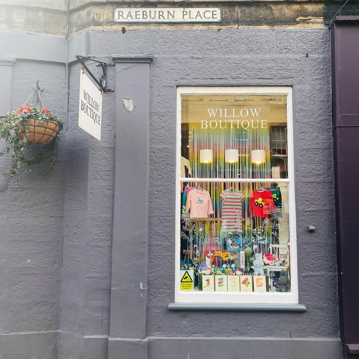 The candles are back in Willow Boutique. #Stockbridge 

#Edinburgh