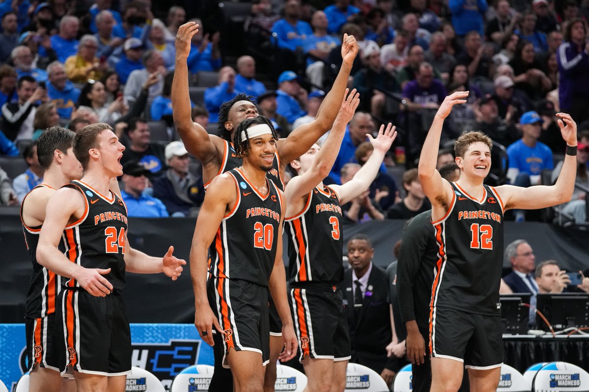 thescorechicago's tweet image. #MarchMadness talk #bracketbusters as @mullyhaugh  bring in @tsnmike next.

Listen 670theScore.com/listen