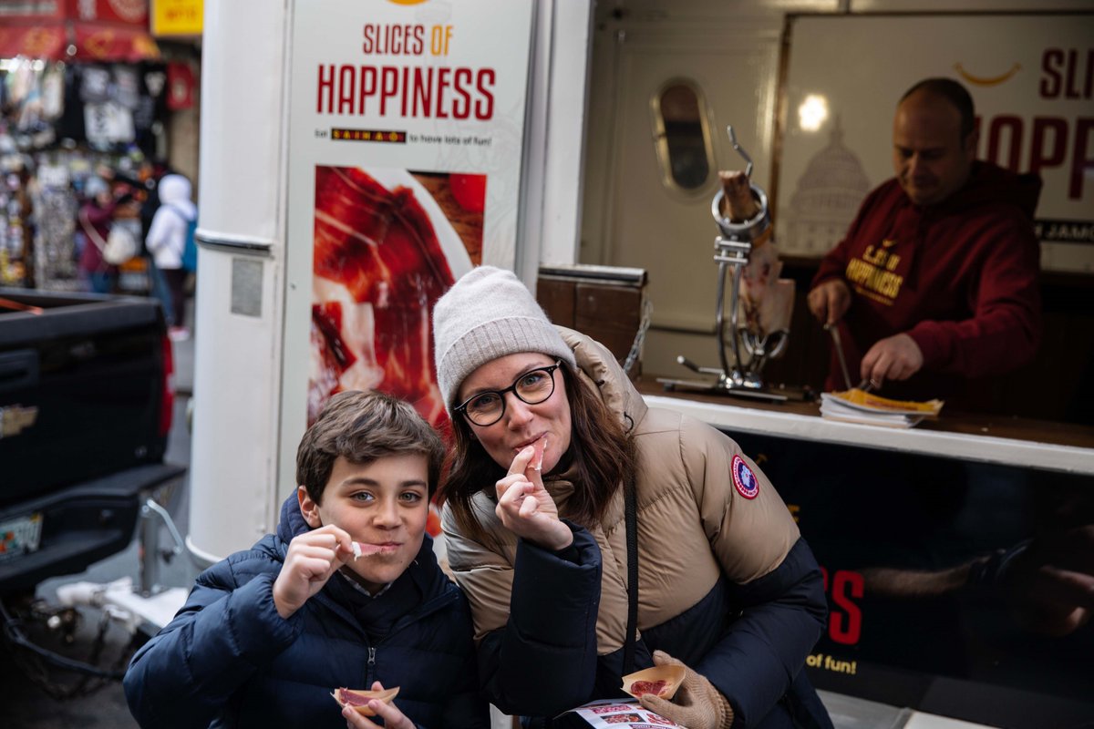 Spanish JAMÓN, el ingrediente secreto para ser feliz en el “Día Mundial de la Felicidad' se está promocionando en Estados unidos. sabor-artesano#jamondeteruel#jamonserrano#