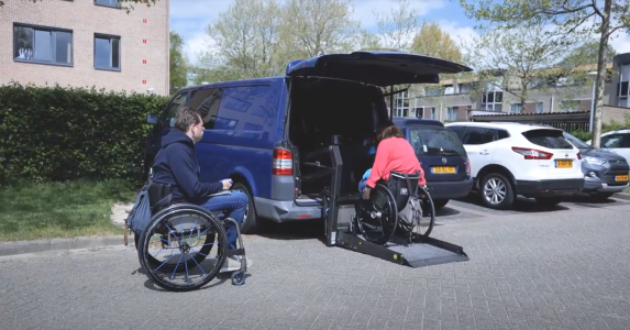Alp_Inclusief's tweet photo. In de derde video van de publiekscampagne 'Wat is jouw verhaal?' vertellen Jet en Wouter, beide door een ongeluk (deels) rolstoelafhankelijk geworden, over hun leven en wat zij zoal meemaken op het gebied van vooroordelen en discriminatie: https://t.co/bAl9JyxNpo https://t.co/nBNHZOZMz6