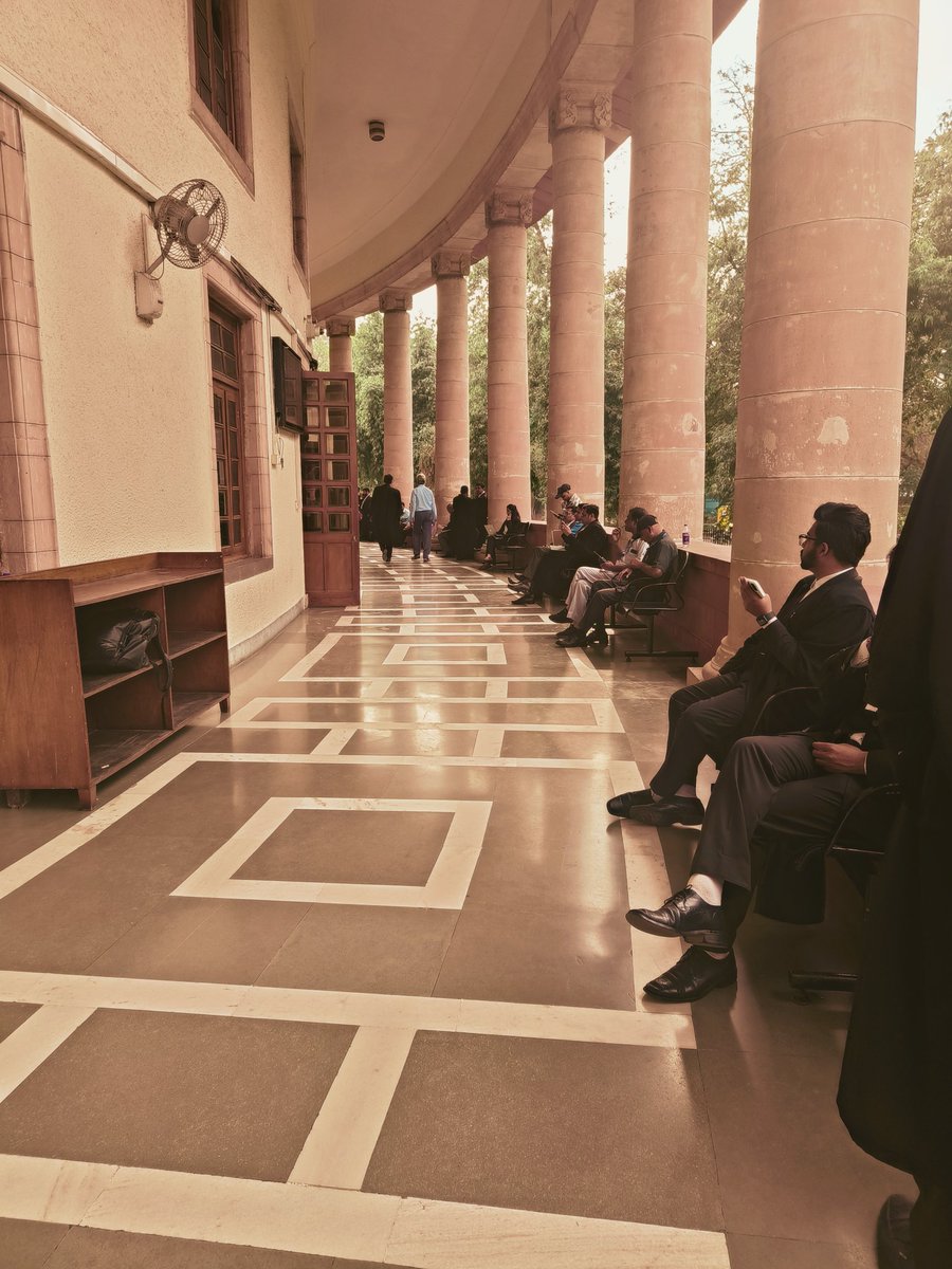 ranupurohit's tweet photo. Monday Court scenes and the weather :D https://t.co/mqFY8Zpqs2