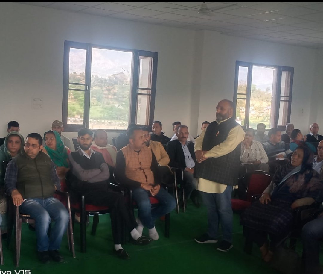 vivekguptaudh's tweet photo. #Disst #Udhampur  में चल रहे बूथ सशक्तिकरण अभियान को लेकर ऊधमपुर जिला भाजपा कार्यालय में समीक्षा बैठक की गई, जिसकी अध्यक्षता संगठन मंत्री @AshokKoul59 जी द्वारा की गई 
#JammuKashmir 
@ImRavinderRaina @DrJitendraSingh @BalwantMankotia @RAKESHK33624341 @ankitguptajk @BJP4JnK https://t.co/BFYK77F3aA