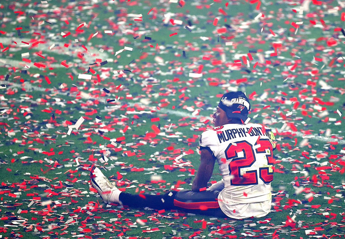 TampaTones's tweet photo. Thank you for everything @seanbunting_ - you will be greatly missed! Hell of a historic playoff run on our way to the Super Bowl. Thanks for everything on & off the field. Love ya pal! #GoBucs #ForeverAChamp https://t.co/0Nol1t3KMi