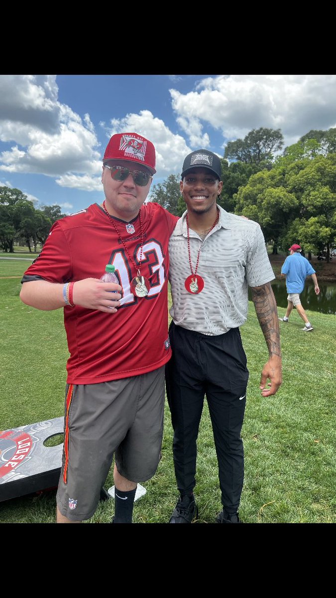 TampaTones's tweet photo. Thank you for everything @seanbunting_ - you will be greatly missed! Hell of a historic playoff run on our way to the Super Bowl. Thanks for everything on & off the field. Love ya pal! #GoBucs #ForeverAChamp https://t.co/0Nol1t3KMi