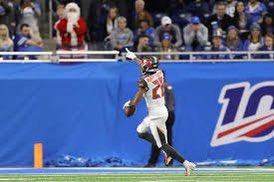 TampaTones's tweet photo. Thank you for everything @seanbunting_ - you will be greatly missed! Hell of a historic playoff run on our way to the Super Bowl. Thanks for everything on & off the field. Love ya pal! #GoBucs #ForeverAChamp https://t.co/0Nol1t3KMi