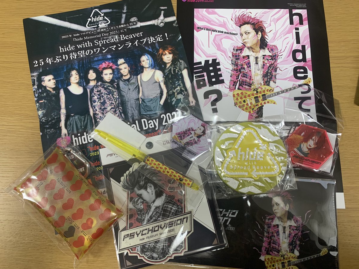 hidea5858's tweet photo. グッズショップもアイテムがたくさんあって、いるだけでhideちゃんに囲まれて楽し過ぎて嬉し過ぎた✨💕　
帰りたくなかったー。　

#hideMUSEUM  #hide https://t.co/32xEFW0vDU