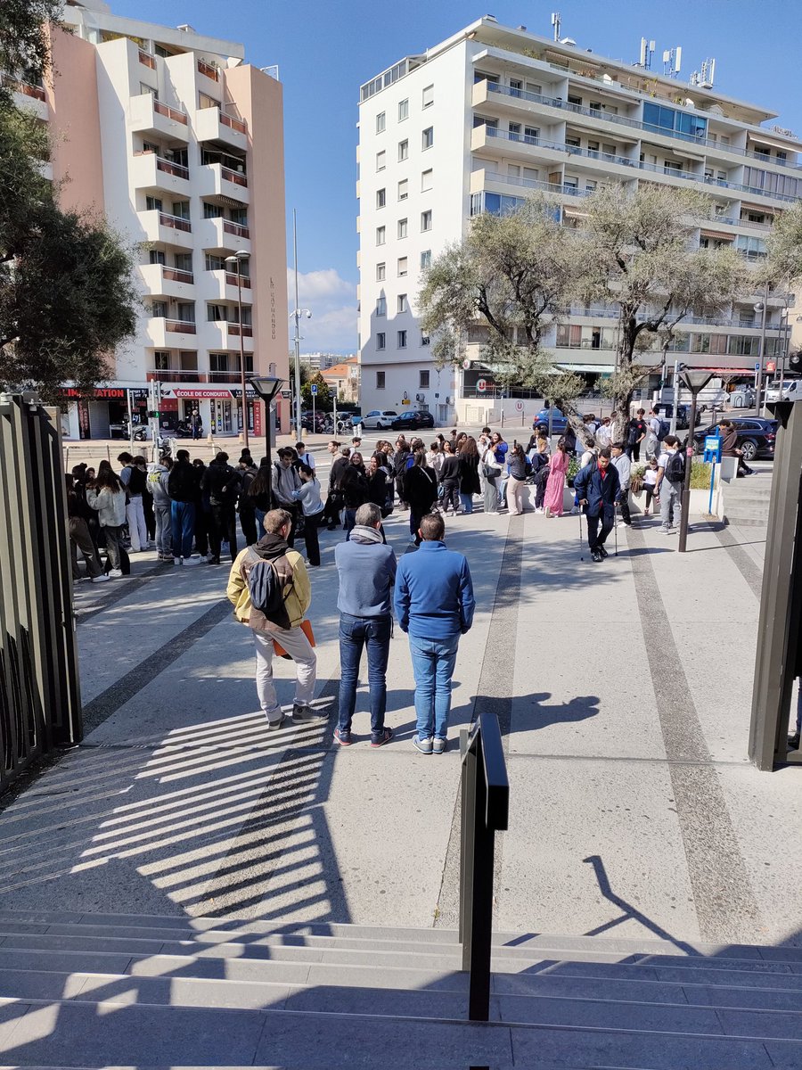 AudibertiLyc's tweet image. Ils arrivent #bac #spécialités 
Tout est prêt, belle organisation @ccs2210 et assistantes 
Bon courage à tous
Téléphone dans les sacs au pied du tableau 
Lisez attentivement les sujets, utilisez le  brouillon, le temps imparti, relisez...
✍️📃 🍶