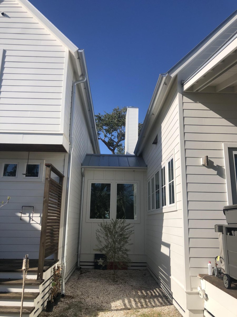 ATXGutterKing's tweet image. We install custom gutters. 
These are Half Round Gutters.
All seamless gutters are made to order on-site. 
We have over 30 different colors to choose from. 
Ready to upgrade your home Call☎️ (512) 270-2445
bit.ly/3nYF0uO