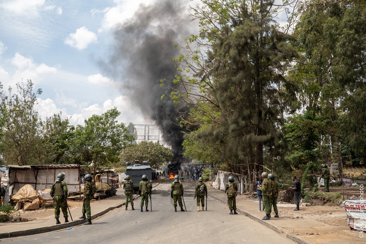debirdz_'s tweet photo. Police try to contain Kibera slum  protesters from accessing the Nariobi CBD where #Maandamano is ongoing brought about by public outcry on issues such as high cost of living. Characterized with exchange of bullets, stones,teargas, and water cannon and hurls and chants. https://t.co/rmxC10L5a0