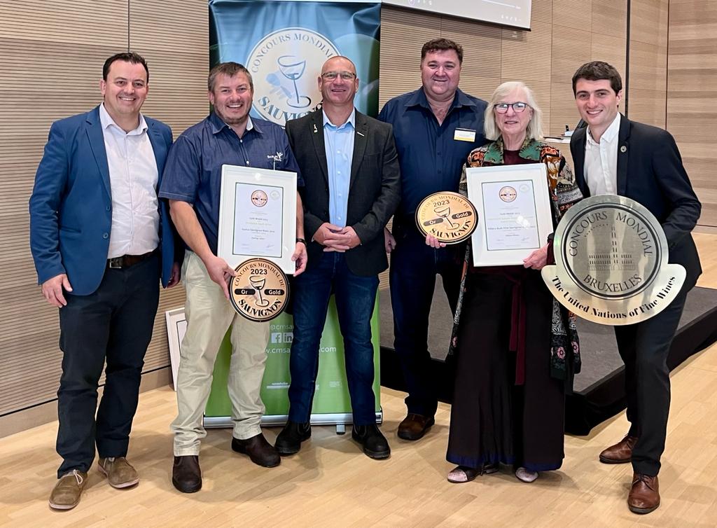 SauvignonSA's tweet photo. 🥂2023 @cmsauvignon MEDAL HARVEST - CHEERS TO SA 🥂🥂
56 medals, incl 26 gold &amp; 30 silver, as well as 2 international trophies @ #CMSauvignon 2023
- @villiera Bush Vine 2022 - Tonnellerie Sylvain trophy
- @DarlingCellars  Gustus Sauvignon Blanc 2020 - Revelation SA trophy. https://t.co/atZ4YJUjP5