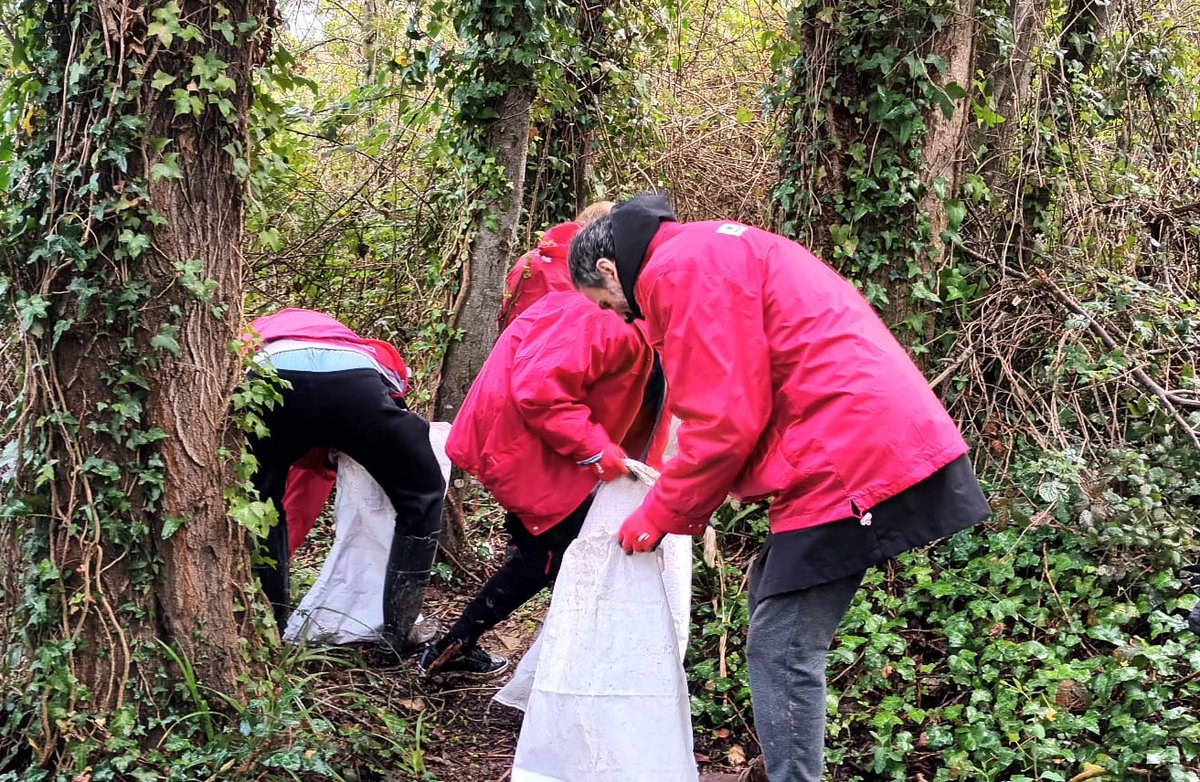 CruzRojaCoruna's tweet image. 📷 Este fin de semana nos unimos desde Sada a la campaña #Libera1m2 en el marco del #ProyectoLibera contra la #basuraleza, impulsado por @SEO_BirdLife en colaboración con @ecoembes, recogiendo todo tipo de #residuos en el entorno del río Fontoira.