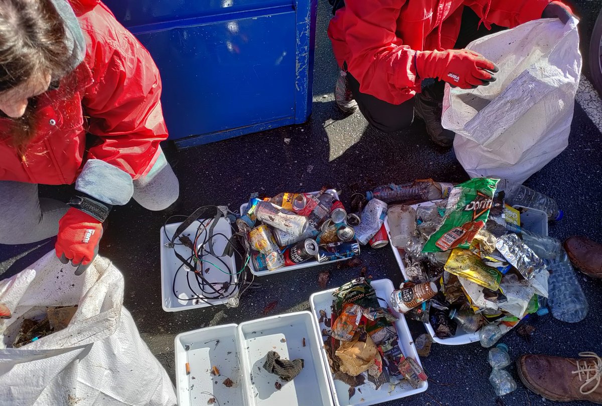 CruzRojaCoruna's tweet image. 📷 Este fin de semana nos unimos desde Sada a la campaña #Libera1m2 en el marco del #ProyectoLibera contra la #basuraleza, impulsado por @SEO_BirdLife en colaboración con @ecoembes, recogiendo todo tipo de #residuos en el entorno del río Fontoira.