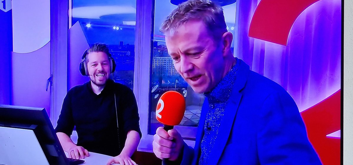 marcelbar8's tweet photo. Ook in Nederland is weerman en Vlaams TV-icoon Frank #Deboosere bekend. Vandaag neemt hij afscheid. Hij gaat met pensioen.
Vanavond besteedt de VRT er aandacht aan na het 7uur-journaal.
#vrtweer @frankdeboosere #vrtnws #frankdeboosere #dankfrank #nosjournaal https://t.co/Ms2UKU2VbA