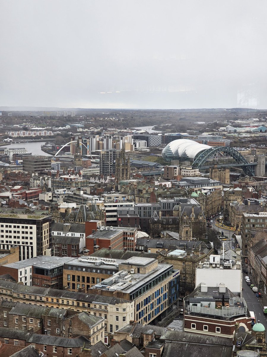 NEWCASTLECITYU1's tweet photo. Welcome to bar 236 @HadriansTower 360. The views are spectacular for looking at #Newcastle. The staff were lovely and the food smelt good. Obviously its pricy close to 6 quid a pint of lager. 12 quid a cocktail min. #allthebars #nufc #ncl #followus https://t.co/461JPukGg1