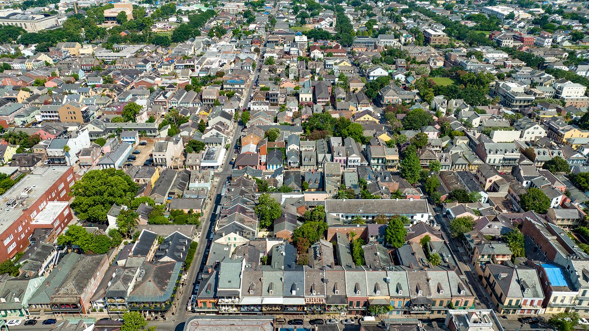 stevemouzon's tweet photo. This is a #MissingMiddleHousing π§΅. @DanielParolek & @KarenParolek developed the concept; I'm building an image database that includes the types Dan & Karen identified plus others I've been finding. Simply put, some of the coolest places you visit are strong on Missing Middle. https://t.co/tbgIQNe7CD