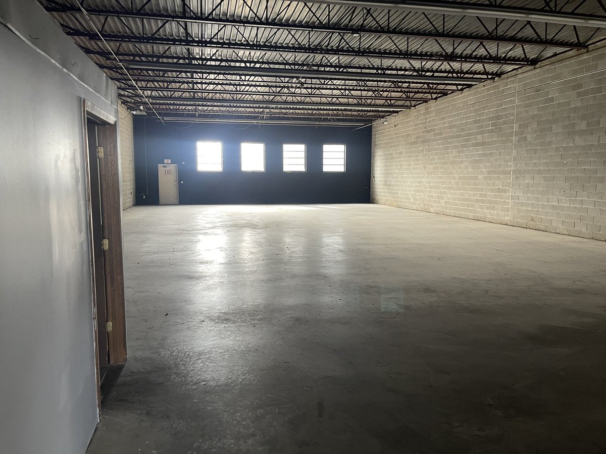 SupremeAthlete_'s tweet photo. Please give a round of applause to the NEWEST Facility owners to 1 of the Largest Youth Fitness Centers in Connecticut // @CoachMarkCT @CoachSchwapp @BigManAcademy1 

It’s about to be even more offers earned now!

Stay Tuned for Grand Opening!

#SupremeAthlete #BigManAcademy https://t.co/xGRxtMlBgD