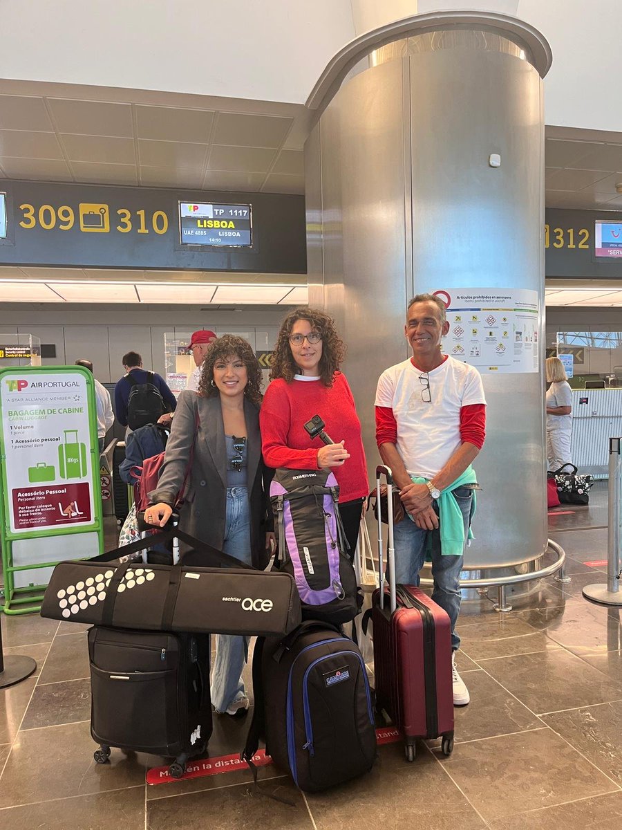 RTVCComunica's tweet photo. ¡Continúa la colaboración 🤝entre @RTVCes  y la @rtc_caboverde 📺! 

Tres profesionales de Noche de Reportajes viajan a Cabo Verde para impartir formación en la RTV del país, dentro del Programa Internacional de Formación de Formadores del Gobierno de Canarias
@laautonomica https://t.co/nzxsBbFtq1