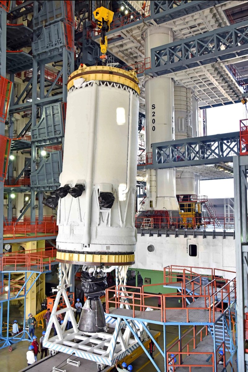 ISROSpaceflight's tweet image. Pictures of LVM3-M3 being integrated! #ISRO #OneWeb