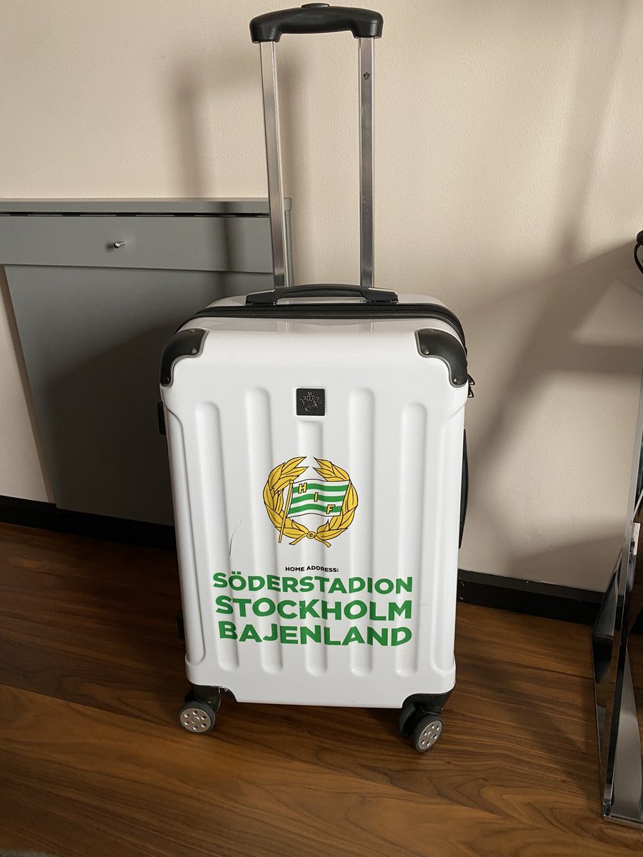 Hinner gå 200 meter på Göteborgs Central innan en person stoppar mig och säger ”Fasen vilken snygg väska”. 

Den var otippad.