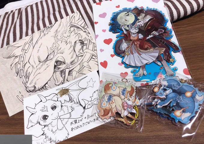 わ…!わ…!嬉しッ嬉しッ!!大好きな絵描き様のグッズお迎えしたら…!ら…!生イラストが…!付いてきて…!お"ぁぁぁ嬉しすぎて悶え転がってる…!!マジで生涯の宝にしますありがとうございます命が延びた 