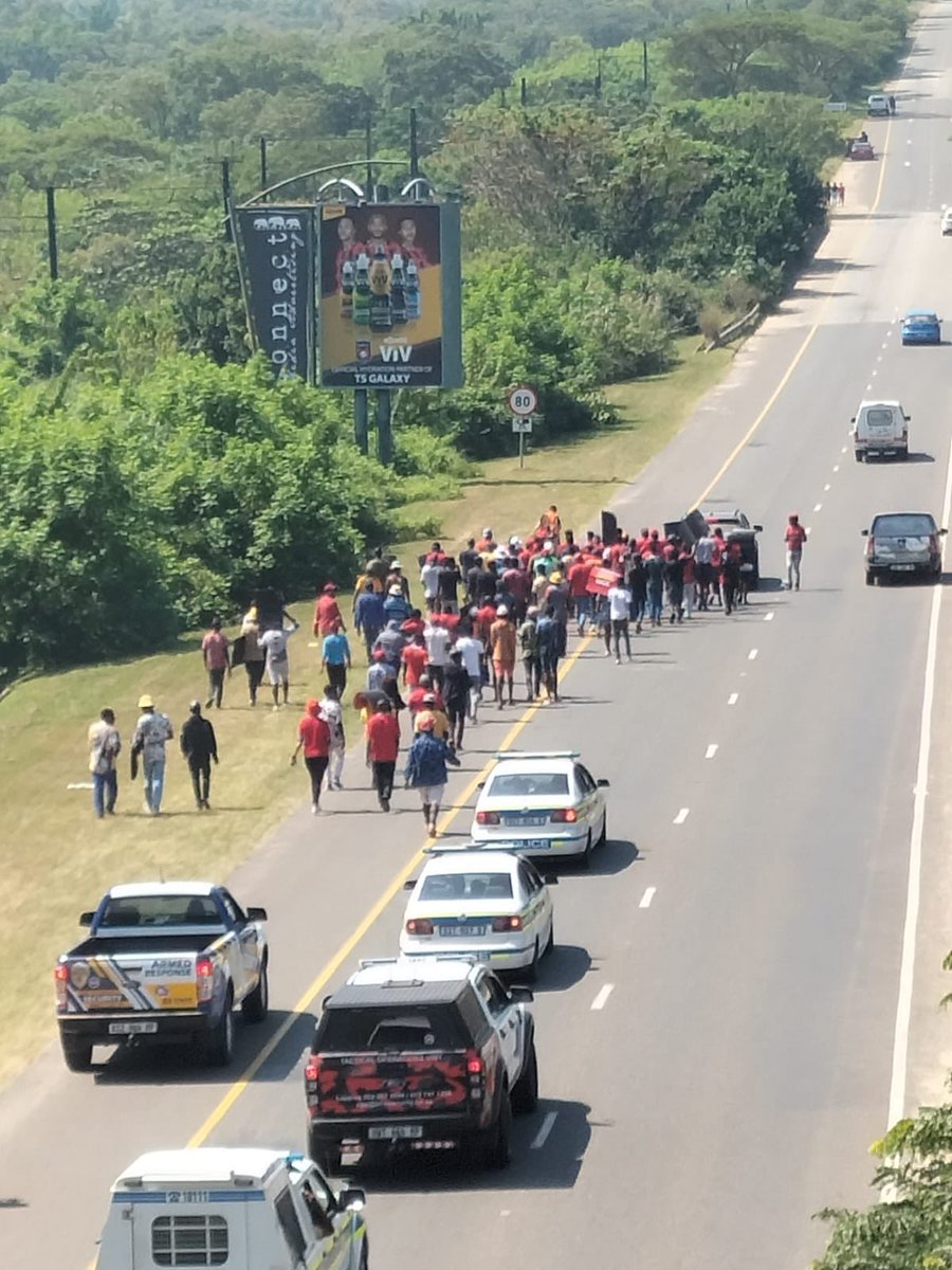 Mphothegreatest's tweet photo. 90% of South Africans rejected Bra 10% Julius Malema &amp; the EFF cult at the voting stations &amp; now 90% of South Africans rejected to join him in his shutdown moment of madness🚮🚮. He can try in Zimbabwe 😂😂😂 #VoetsekEFF #ShutdownSA #PutSouthAfricansFirst https://t.co/zAmWQwRm7I