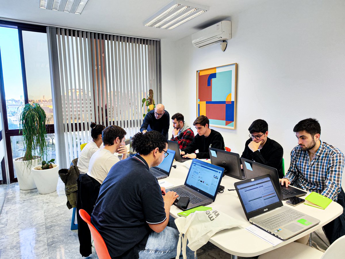 Med_Interactiva's tweet photo. ¡Hoy damos la bienvenida a nuestros nuevos alumno/as en prácticas! 🙌
7 increíbles talentos que provienen del @iespdv, @iesmajuelo, @CoreNetworksSev y la @unisevilla
¡Para que su estancia sea INOLVIDABLE hemos preparado un gran recibimiento!
#SomosMI #WorkatMI https://t.co/9isPiDt4hX