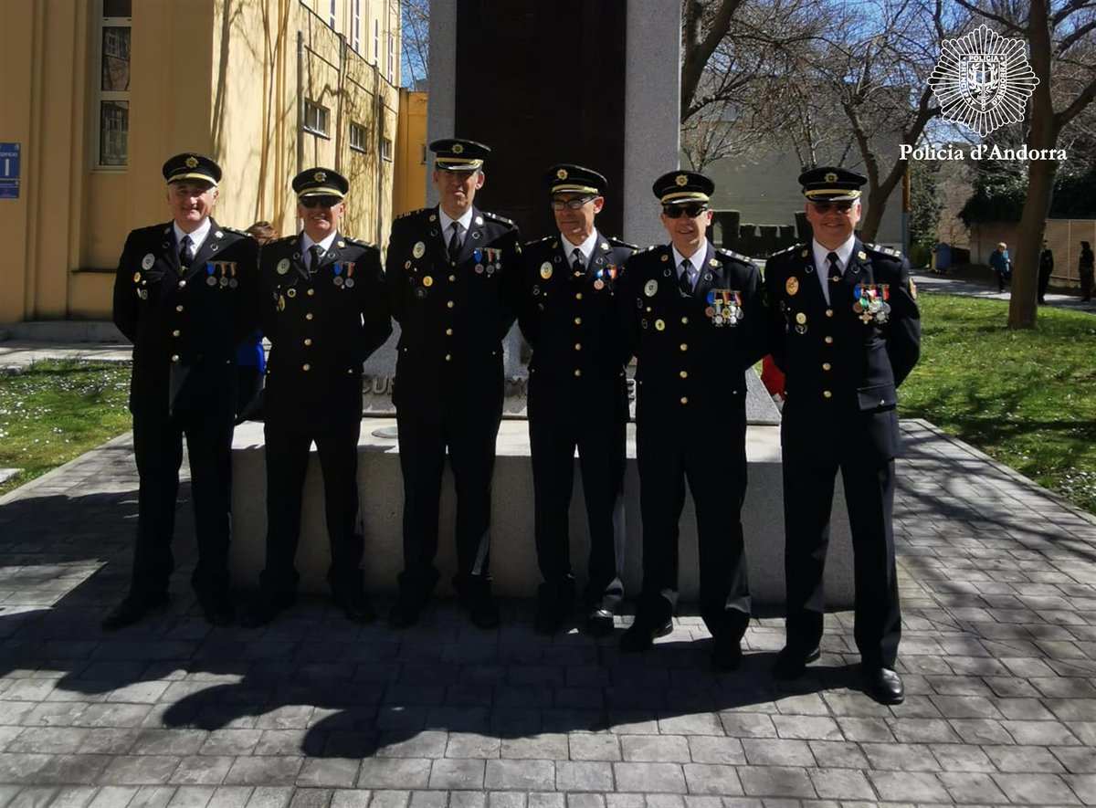 andorra_policia's tweet photo. L'enhorabona als nous inspectors majors de la #PoliciaAndorra!

S'han estat formant durant els darrers sis mesos, quatre dels quals amb la @policia i ara comencen el període de prova.

Exerciran tasques executives com a responsables policials, a més de les funcions operatives. https://t.co/U8O7HIiPac