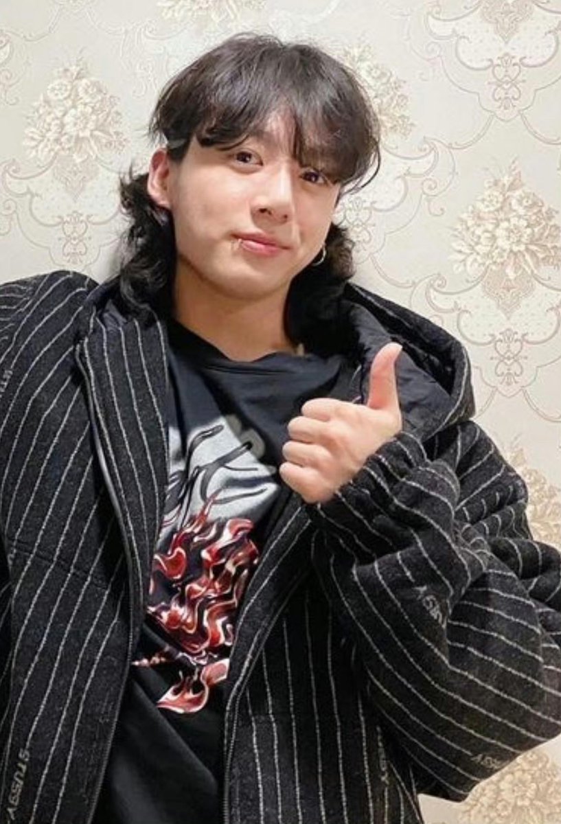 Daily_JKUpdate's tweet photo. PLEASE IF YOU LOVE JUNGKOOK, VOTE FOR HIM. WE ARE LOSING! THEY ARE MASS VOTING!! 

🔺1000 RT
🔺2000 COMMENT

I vote #LeftandRight for #BestMusicVideo at the #iHeartAwards https://t.co/QDvTrnRj1j