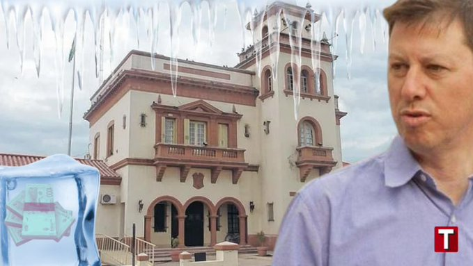 #Emergencia 🔵 | Intendente congela sueldos y lanza duras críticas al <a href="/BAProvincia/">Gobierno PBA</a>

 📌 <a href="/CaliBevi/">Carlos Bevilacqua</a> declaró la emergencia económica a raíz de lo que calificó como “la arbitraria decisión del <a href="/BAProvincia/">Gobierno PBA</a>” de recortar los fondos de coparticipación.

📲 bit.ly/3yQWT4l