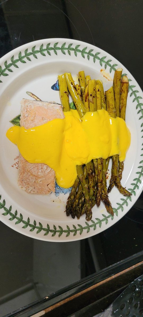 Time for lunch. Wild salmon baked with olive oil & lemon with roasted asparagus, home-made hollandaise (@jamieoliver) using eggs from our own pastured hens. You can't get better than that! #keto #foodforhealth