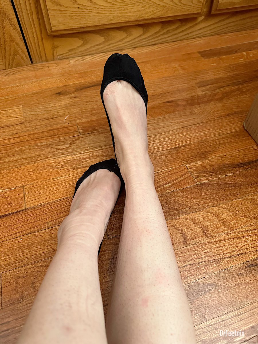 PhoenixIvy88's tweet photo. Guess what color toe nails I have 😉💋🦶 https://t.co/KRTCvbryla