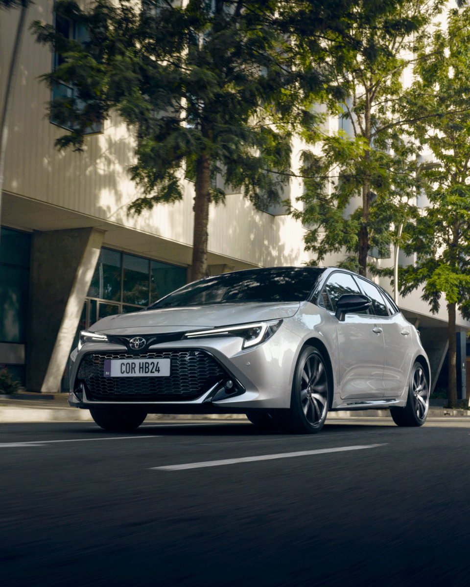 Toyota_Esp's tweet photo. ¡La familia crece! 🙌 El nuevo #Corolla #ElectricHybrid llega con dos motorizaciones #híbridas #eléctricas y hasta seis acabados diferentes para continuar haciendo historia.

¿En quién piensas cuando ves el nuevo #Corolla #ElectricHybrid?

Más info en https://t.co/MCDfJwMoGY https://t.co/xfoCFrUHsw