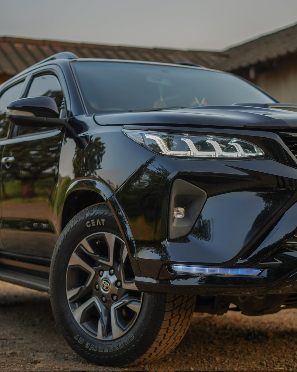 Autorounders's tweet photo. This modified Fortuner can strike the perfect pose from every angle. π€β¨
#Autorounders #Toyota #Fortuner #cars #instacars #carporn #carcustomisation #carmodification #premiumservice #explore #carmodified #interiorcustomisation #mumbai #hyderabad #pune https://t.co/vpr9ReEwT9
