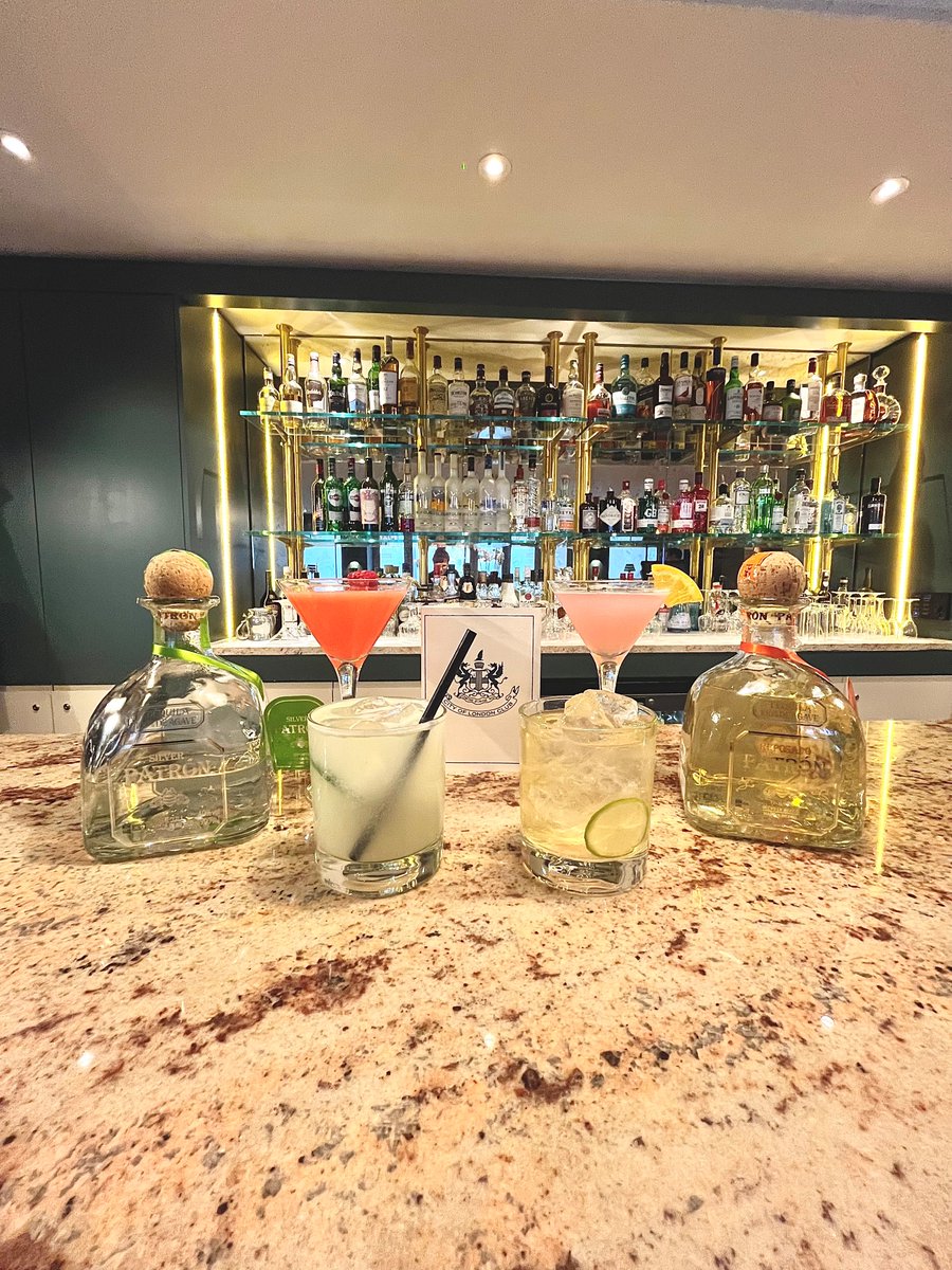 To celebrate the Margarita Month a special cocktail menu is available until the end of March in Churchill’s Bar, Monday to Thursday from 6 to 7pm and Friday from 5 to 8pm 🍸Coconut Margarita, Cosmolita, Club Daisy and Tommy’s Margarita for £10 #cityoflondonclub #margaritamonth