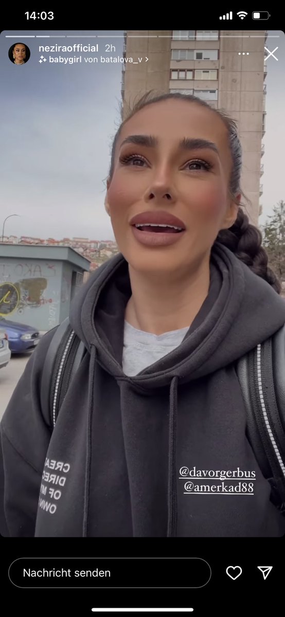 stopicaaa's tweet photo. Pita me Twitter šta ima novo. A ja ne treba ni da pitam šta je novo, već šta je ovo. Nezy i Amer i Davor #caosvima https://t.co/SMlD5LrZwO