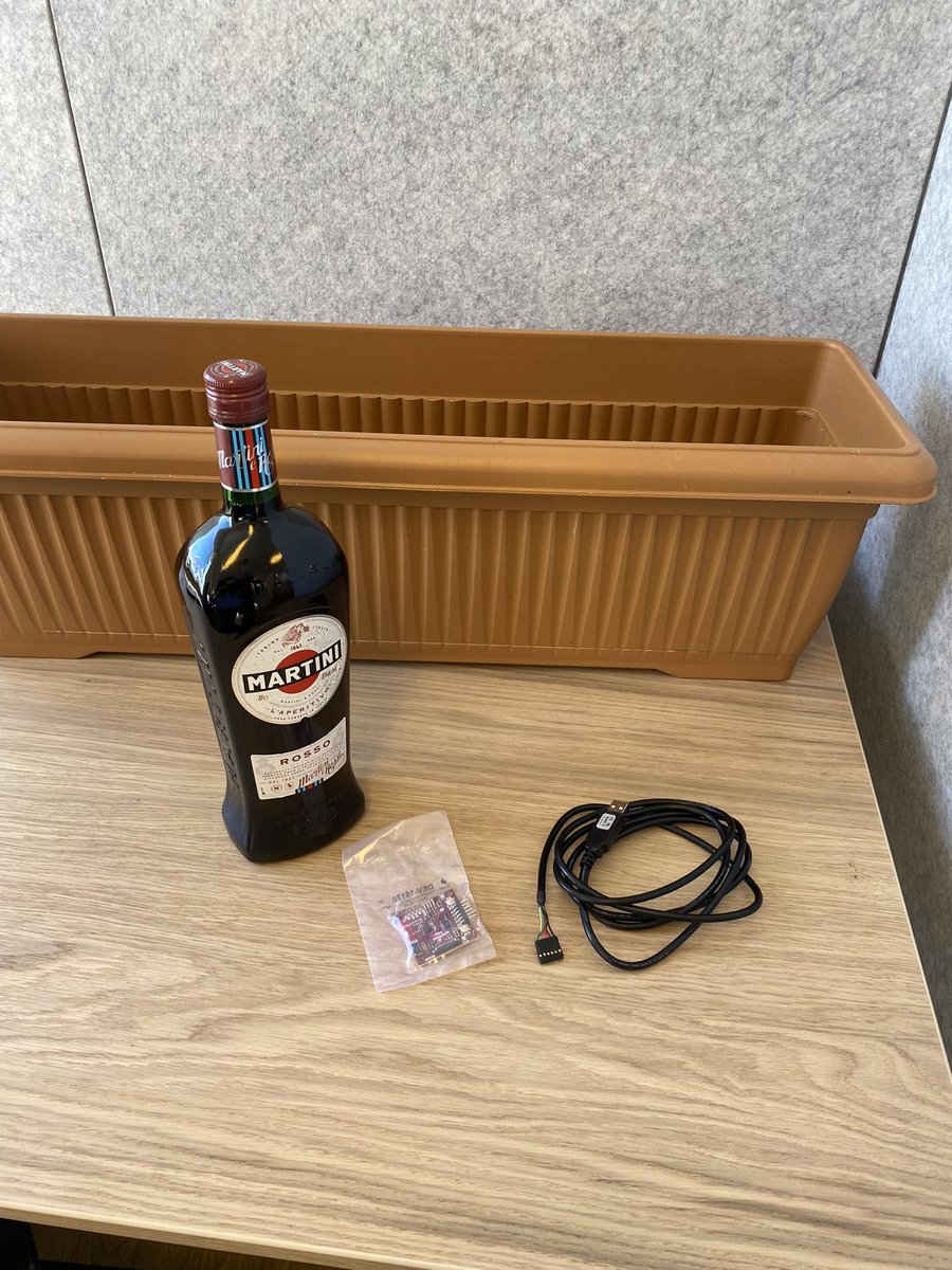 Áskotnaðist 3 hlutir í hádeginu: blómabeð, vermouth, og örtölva