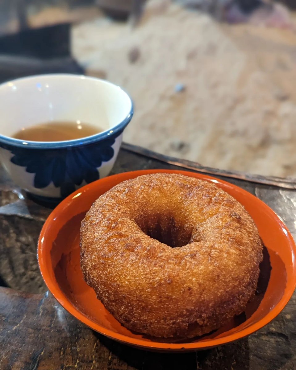 yoshimi__lynn's tweet photo. 奥会津の、グルメ巡り(^^)

#玉梨とうふ茶屋 豆腐茶屋
こういう、昔ながらのお店、好きです。
中は囲炉裏でほっこり。

豆腐ドーナツが驚きの柔らかさ♡
ふわふわ♡
巨大なお豆腐は、みんなでシェア☆

#道の駅尾瀬街… https://t.co/YJUlIrPazd https://t.co/q5STUXMgi1