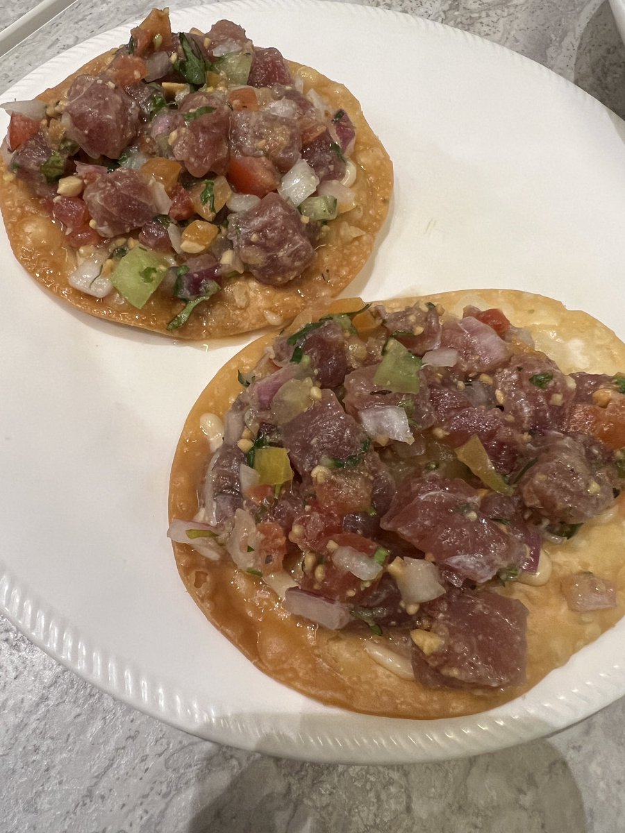 theiy's tweet photo. La Chinesca’s Tuna Tostada 👌🏻 https://t.co/NkvcCDagsz