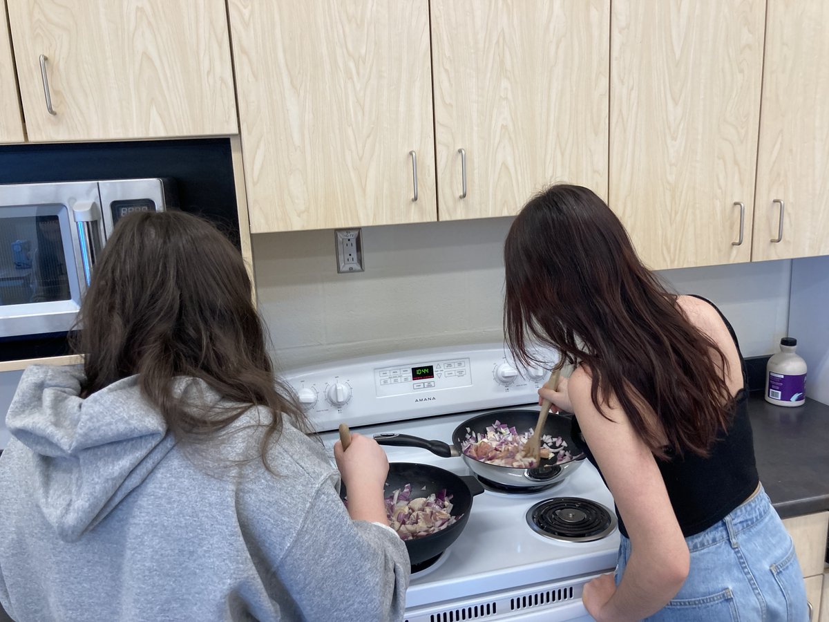 Anglophone School District West ASD-W (@asd_west) on Twitter photo Hanwell Park Academy <a href="/HanwellSchool/">Hanwell Park Academy</a> students celebrate National Nutrition Month this Wednesday, March 22, with a livestreamed intergenerational cooking class taught by Michelle Alcorn, her mother and aunt <a href="/acla_lunenburg/">Atlantic Canada Language Academy</a>. Pizza's on the menu! Learn more: bit.ly/3Tvt8zm Hanwell Park Academy <a href="/HanwellSchool/">Hanwell Park Academy</a> students celebrate National Nutrition Month this Wednesday, March 22, with a livestreamed intergenerational cooking class taught by Michelle Alcorn, her mother and aunt <a href="/acla_lunenburg/">Atlantic Canada Language Academy</a>. Pizza's on the menu! Learn more: bit.ly/3Tvt8zm