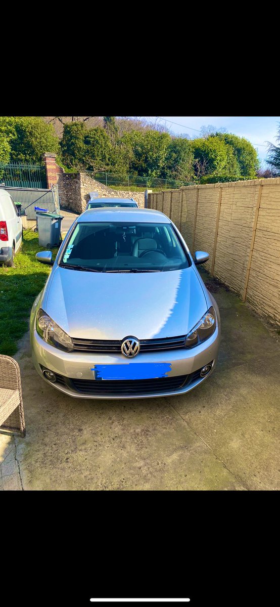 HugoF__'s tweet photo. @MamValentine En meme temps tema la golf 6 dsg7 1.6 TDI 105 CH confort line bluemotion de compet, ca motive https://t.co/Y6XdQsklXD