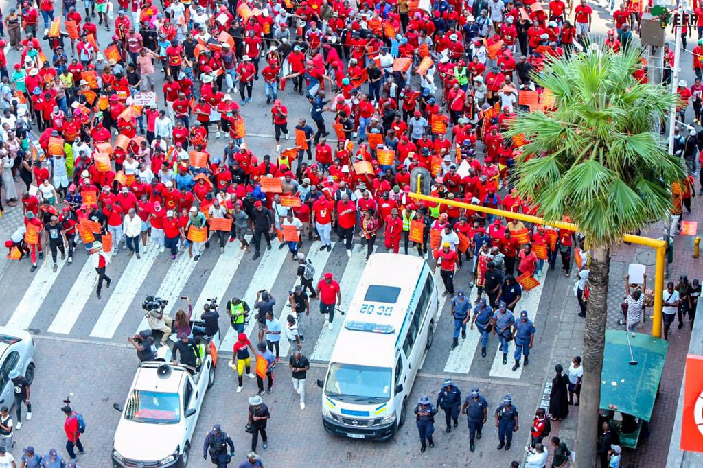 If you're hungry, go eat, come back and join us. You will find us in Florida Durban. #NationalShutdown. #ShutdownSA
#RamaphosaMustGo.