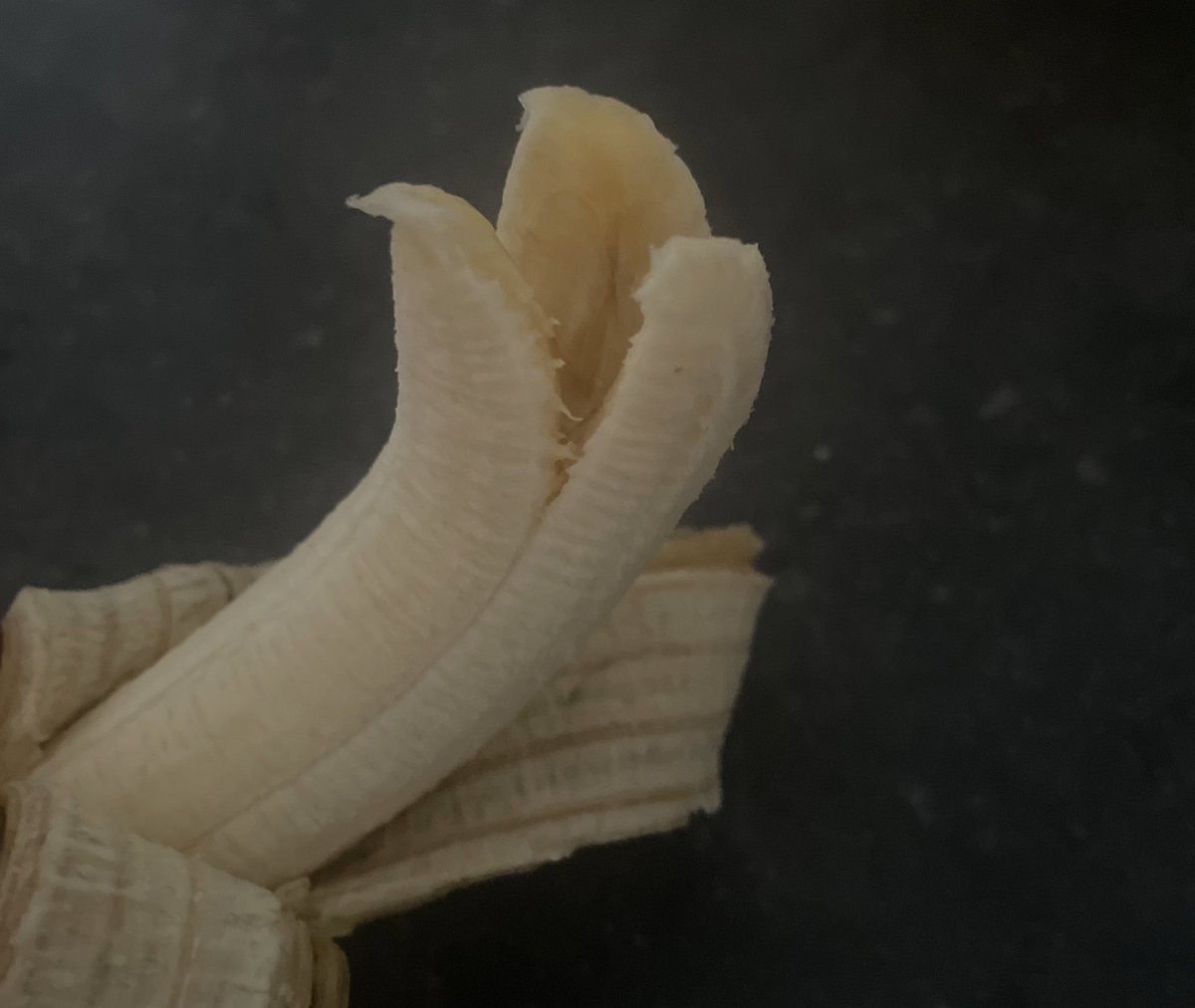 Funny conversation in our discord about Plantain & Bananas this morn 🤣🤦🏻‍♀️
BUT anywaaays, did you know bananas split into 3 segments 👀💁🏻‍♀️ thank me later parents! 🤗😘
#alpha #parenthack #parentingtips