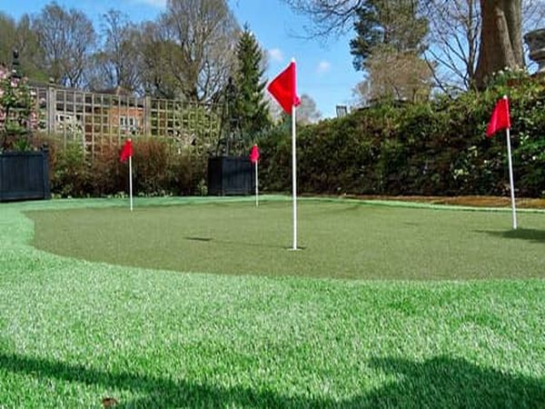 PetershamGarden's tweet photo. Today is... International Day of Happiness! And if you fancy adding a bit of extra enjoyment to your garden and you've got the space, why not consider adding a putting green...
⠀
#grass #artificalgrass #puttinggreen #golfing #GolfLife #gardengames #stephencharleslandscapesdesign https://t.co/eBN1ZU62US