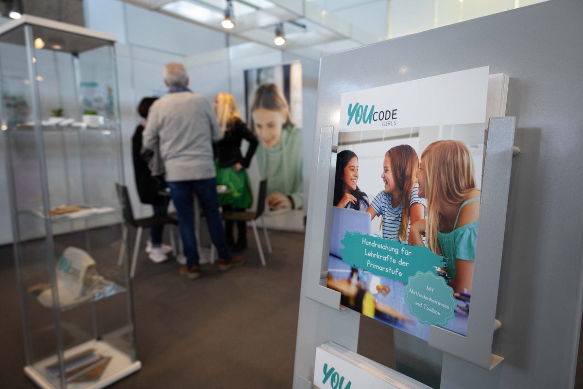 Wir möchten uns ganz herzlich bei allen Besucher:innen bedanken, die uns auf der diesjährigen #didacta2023 besucht haben. Es war toll zu sehen, wie viele unser interaktives Angebot genutzt haben und wie viel positives #Feedback wir bekommen haben! 🙌🏽 
#digitalebildung #twlz