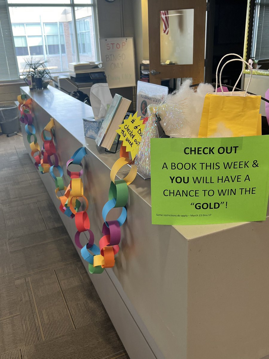 SLHS library Winner of the “GOLD” and treat bag, Aracelye Deman-Tovar ! #AmericasSchool